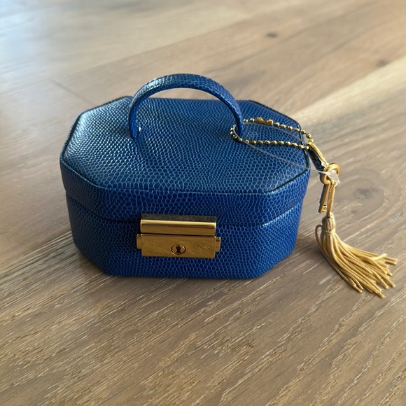 Wolf Designs jewelry travel Never used!